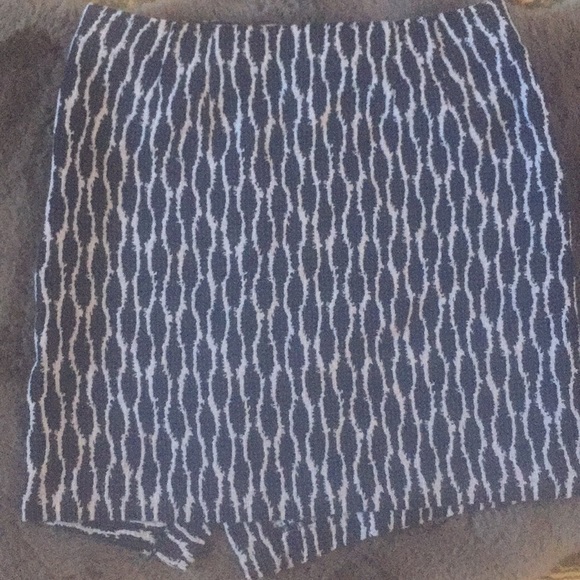 ⭐️ Firm Price ⭐️ NWOT Envelope Ikat Loft white/blue patterned skirt - Picture 4 of 9